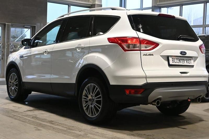 Begagnad Ford Kuga Titanium 140 HK (102 kW) 2014 Vit SUV