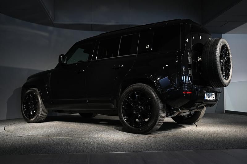 Ny Land Rover Defender Black Edition 635 HK (467 kW) 2026 Svart SUV