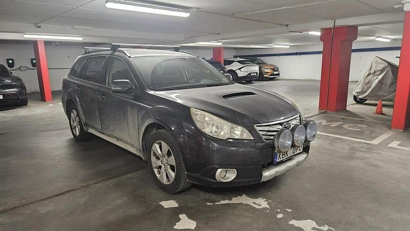Grå Begagnad 2010 Subaru Outback SUV | 10 000 kr (Bra pris) - Bild 1/4