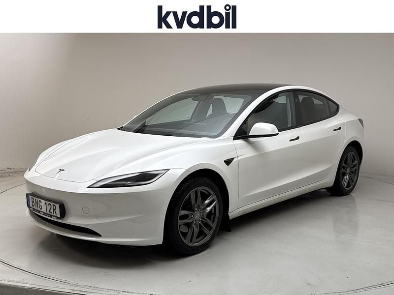 Begagnad Tesla Model 3 Standard Range 235 kW (320 HK) 2024 Vit Sedan