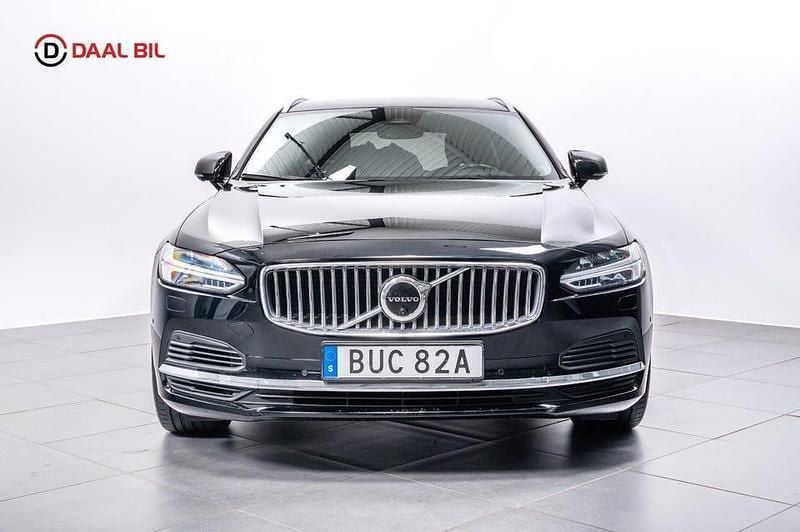 Begagnad Volvo V90 Core 350 HK (257 kW) 2023 Svart Kombi