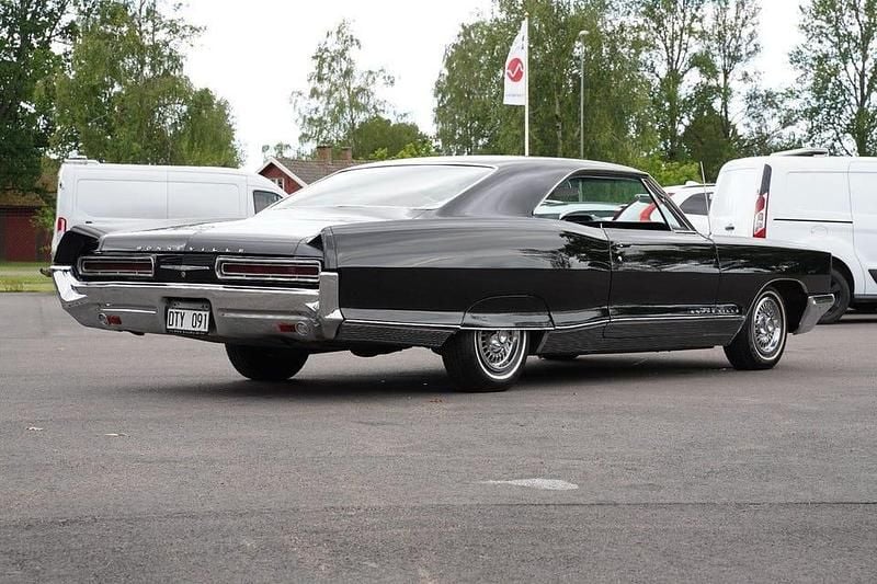 Begagnad Pontiac Bonneville 329 HK (241 kW) 1966 Svart Sedan