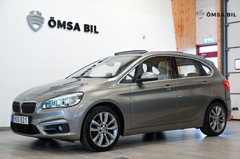 Silver Begagnad 2014 BMW 218 Active Tourer Luxury Line Minibuss | 144 800 kr (Marknadspris) - Bild 1/4
