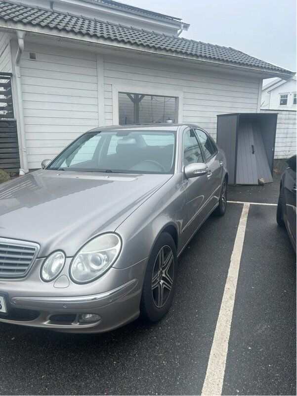 Brun Begagnad 2006 Mercedes E280 Sedan | 35 000 kr (Superpris) - Bild 1/4