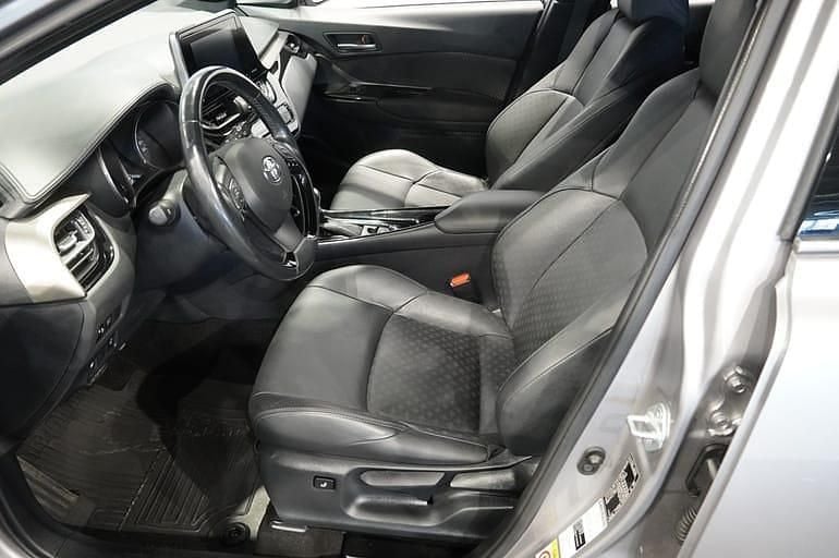 Begagnad Toyota C-HR Edition 122 HK (89 kW) 2018 Grå SUV