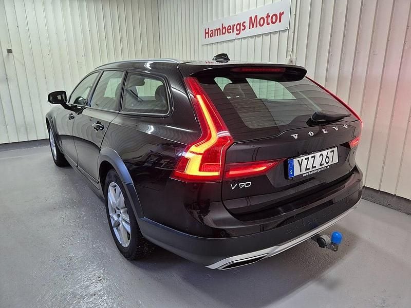 Begagnad Volvo V90 CC Momentum 200 HK (147 kW) 2017 Svart Kombi