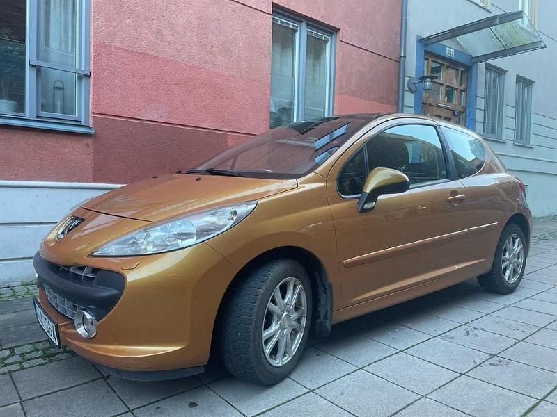 Röd Begagnad 2007 Peugeot 207 Sport Halvkombi | 23 000 kr (Marknadspris) - Bild 1/4