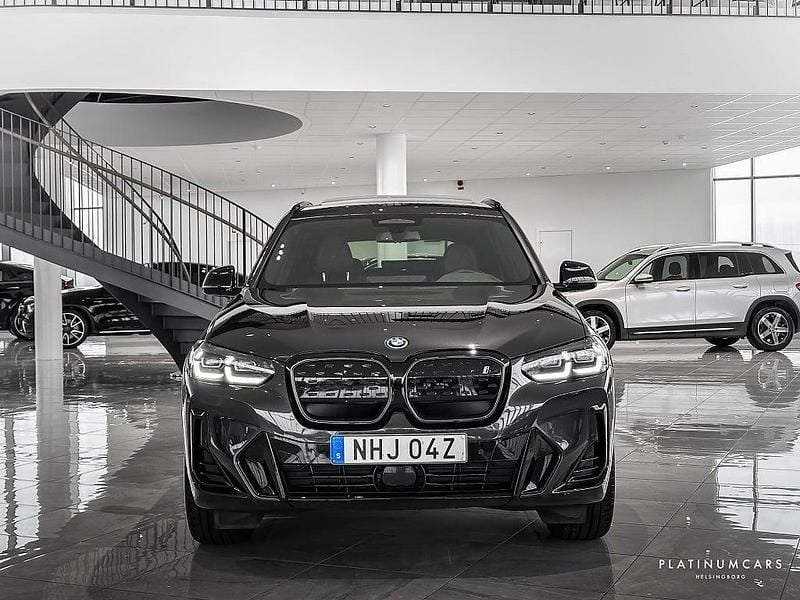 Begagnad BMW iX3 Shadowline 210 kW (286 HK) 2024 Grå SUV
