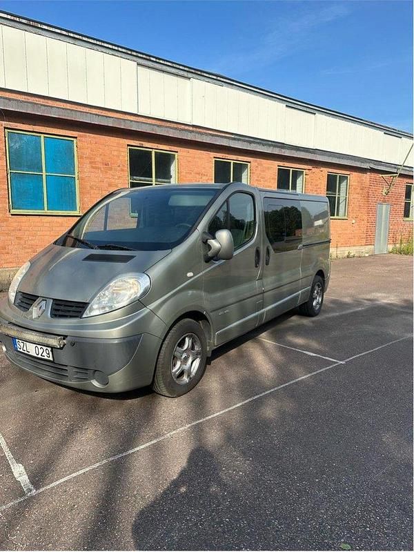 Grå Begagnad 2010 Renault Trafic Van | 50 000 kr (Marknadspris) - Bild 1/4