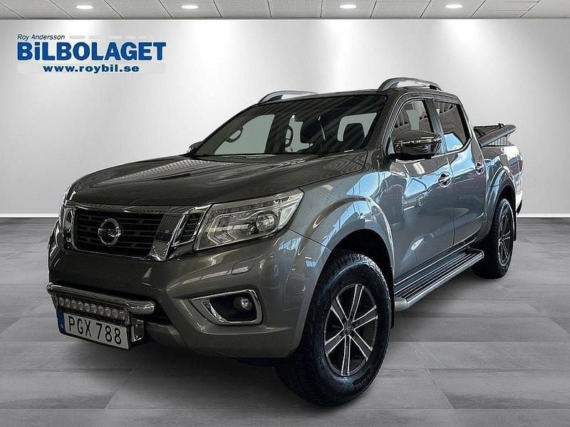 Grå Begagnad 2017 Nissan Navara Tekna Pickup | 237 375 kr (Bra pris) - Bild 1/4