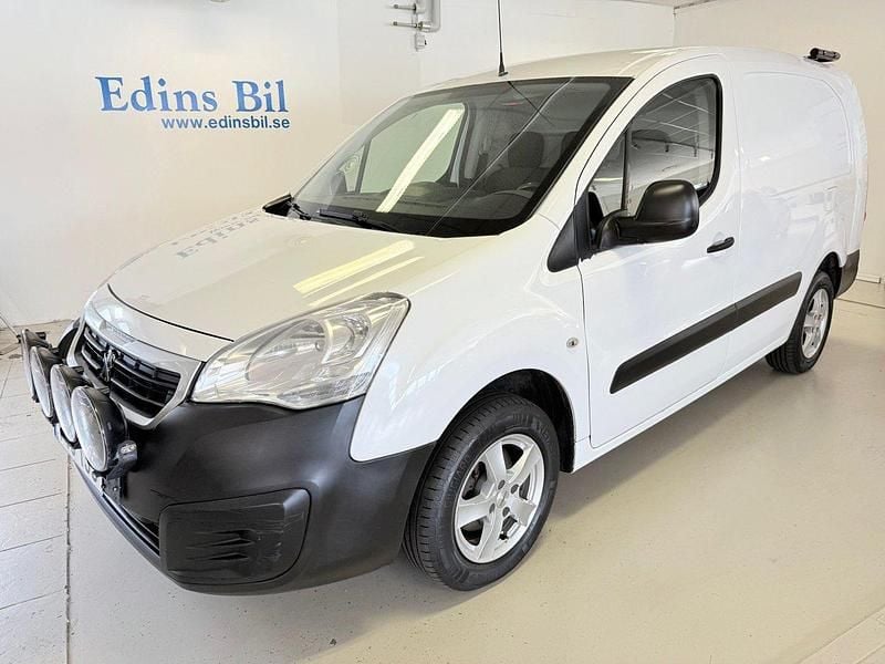 Vit Begagnad 2017 Peugeot Partner Minibuss | 59 000 kr (Marknadspris) - Bild 1/4