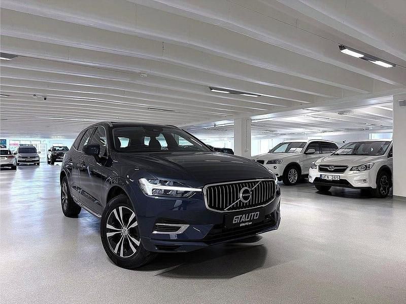 Mörkblå Begagnad 2020 Volvo XC60 Inscription SUV | 404 900 kr (Marknadspris) - Bild 1/3