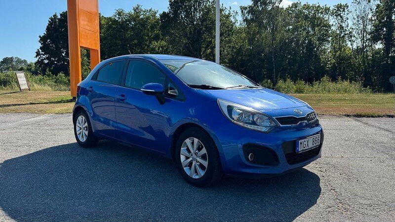 Blå Begagnad 2011 Kia Rio Halvkombi | 75 000 kr (Marknadspris) - Bild 1/4