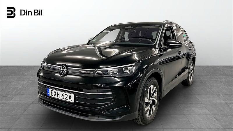 Svart Begagnad 2025 VW Tiguan SUV | 389 900 kr (Lite dyr) - Bild 1/4