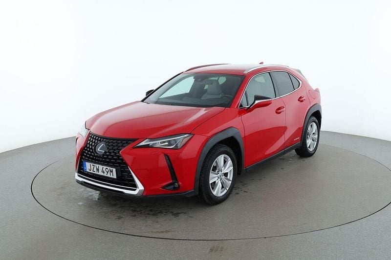 Begagnad Lexus UX E-FOUR 184 HK (135 kW) 2019 Röd SUV