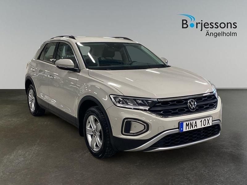 Grå Begagnad 2022 VW T-Roc SUV | 299 000 kr (Lite dyr) - Bild 1/4