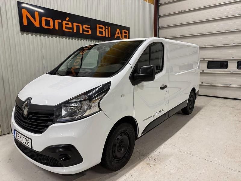Vit Begagnad 2017 Renault Trafic Minibuss | 99 000 kr (Superpris) - Bild 1/4