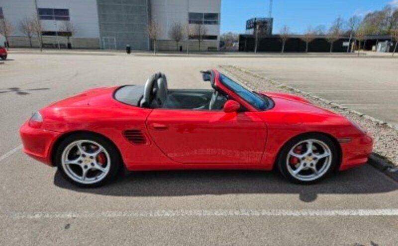 Röd Begagnad 2003 Porsche Boxster S Cab | 275 000 kr (Dyr) - Bild 1/4