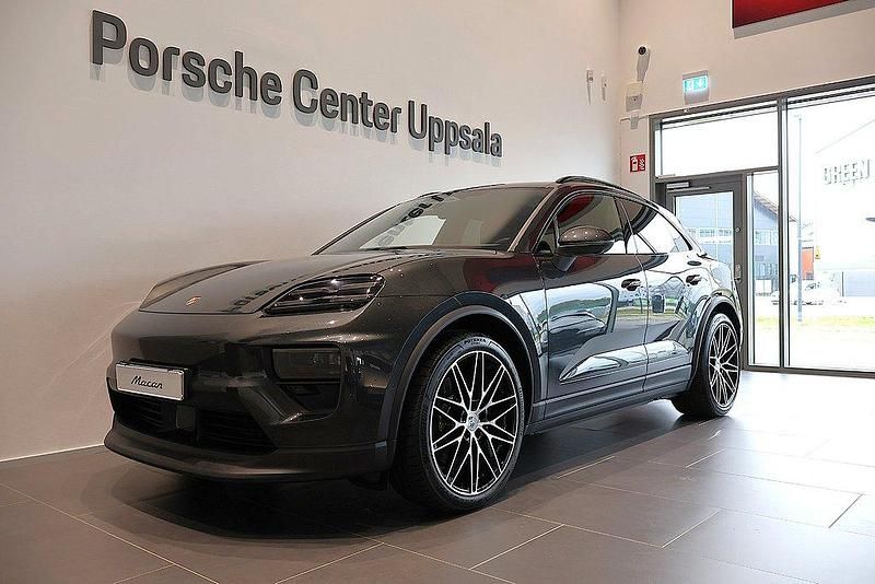 Grå Ny 2024 Porsche Macan SUV | 1 315 200 kr - Bild 1/4