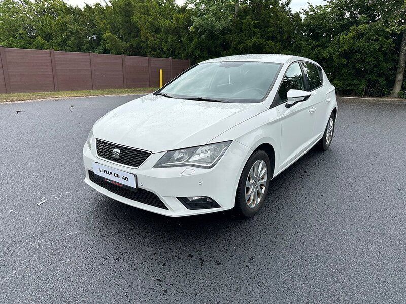 Vit Begagnad 2013 Seat Leon Style Halvkombi | 95 500 kr (Marknadspris) - Bild 1/4