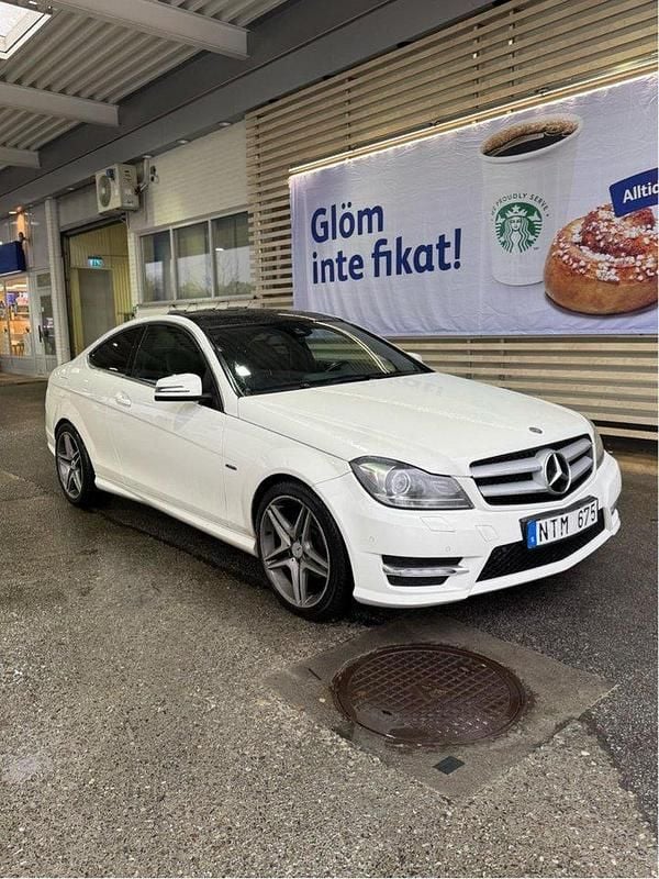 Vit Begagnad 2012 Mercedes C220 Sportkupé | 119 000 kr (Marknadspris) - Bild 1/4