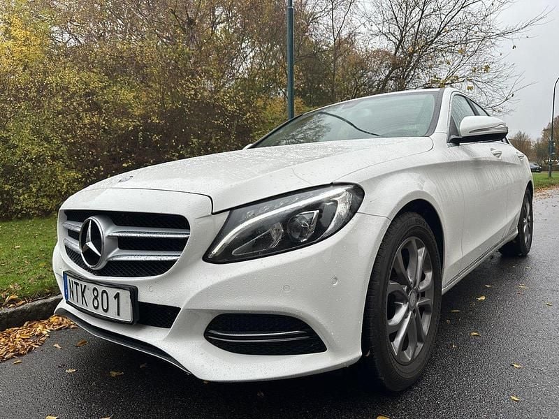Vit Begagnad 2015 Mercedes C220 Avantgarde Sedan | 169 900 kr (Marknadspris) - Bild 1/4