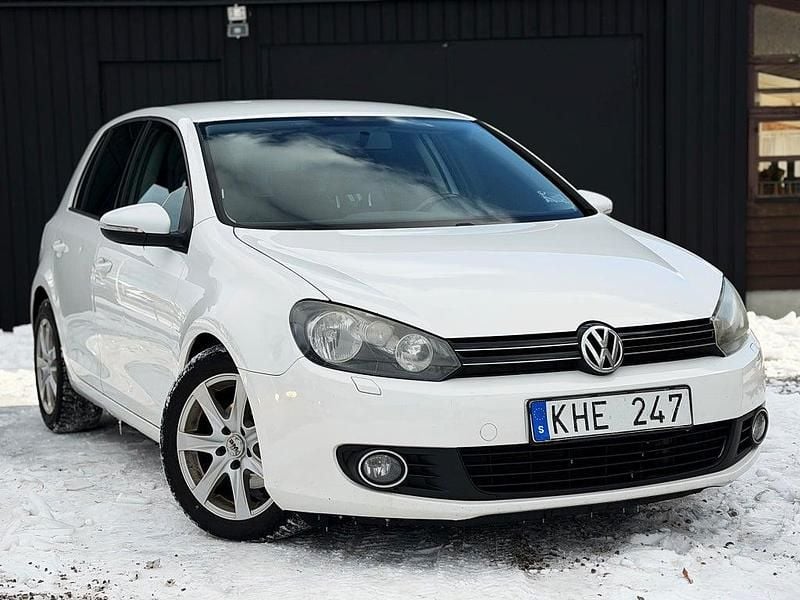 Begagnad VW Golf VI 105 HK (77 kW) 2010 Vit Halvkombi