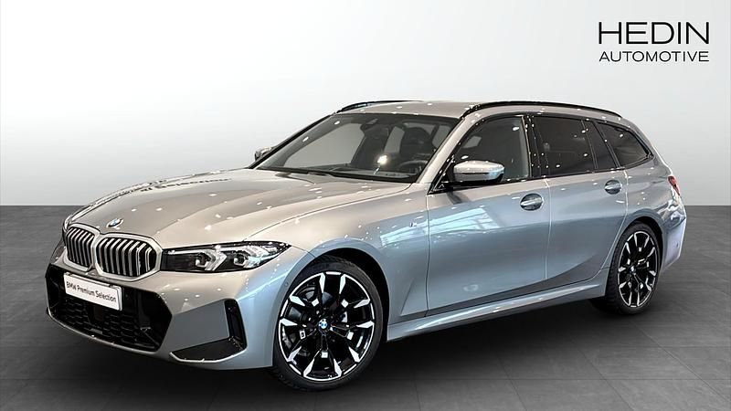 Grå (grey) Begagnad 2025 BMW 320 M Sport Kombi | 488 700 kr (Dyr) - Bild 1/4