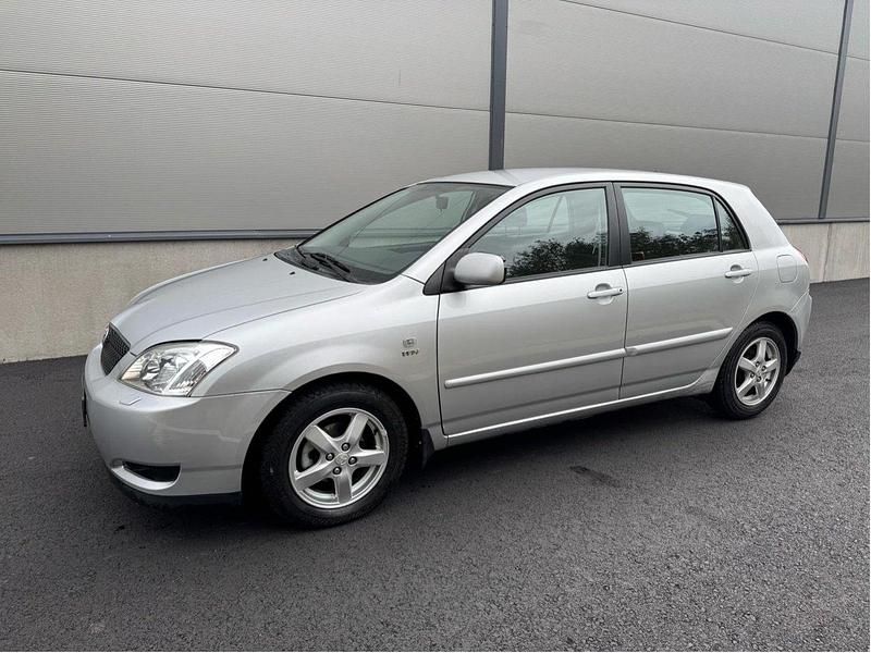 Begagnad 2004 Toyota Corolla Halvkombi | 29 990 kr (Bra pris) - Bild 1/4