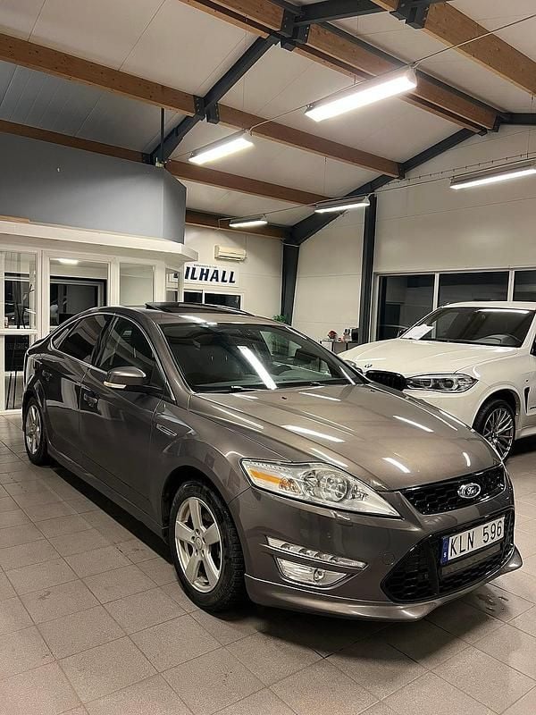 Brun Begagnad 2010 Ford Mondeo S Halvkombi | 89 900 kr (Dyr) - Bild 1/4