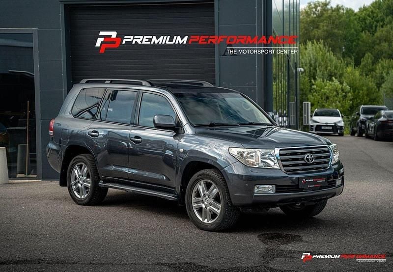 Grå (magnetic grey metallic) Begagnad 2008 Toyota Land Cruiser Premium SUV | 399 900 kr - Bild 1/4