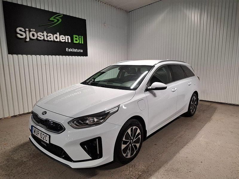 Vit Begagnad 2021 Kia Ceed Kombi | 169 900 kr - Bild 1/4