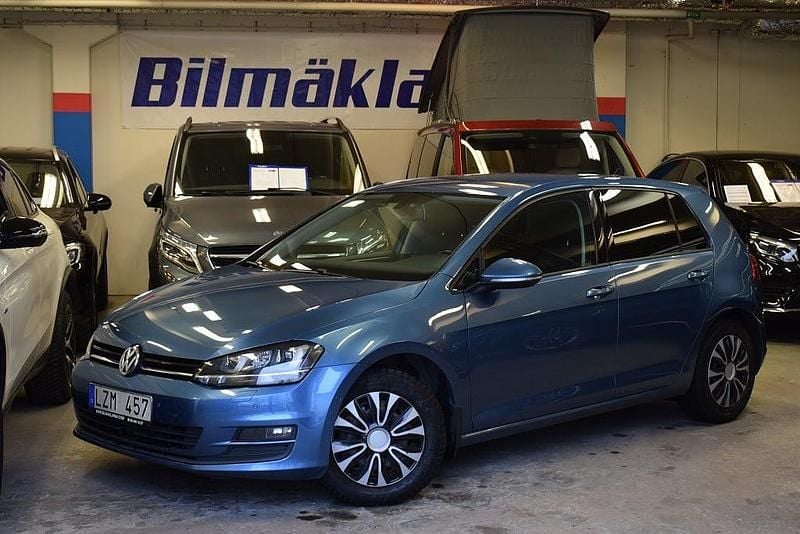 Blå Begagnad 2013 VW Golf VII S Halvkombi | 119 000 kr (Lite dyr) - Bild 1/4