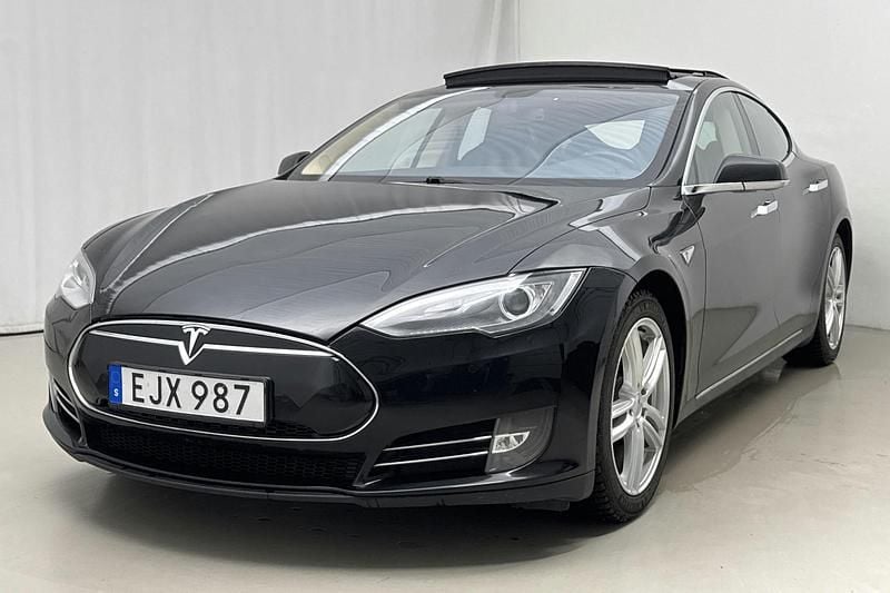 Svart Begagnad 2014 Tesla Model S Halvkombi | 172 000 kr (Superpris) - Bild 1/4