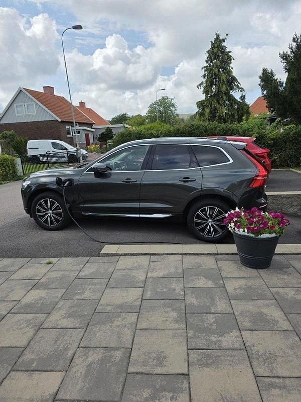Grå Begagnad 2021 Volvo XC60 SUV | 430 000 kr (Marknadspris) - Bild 1/4