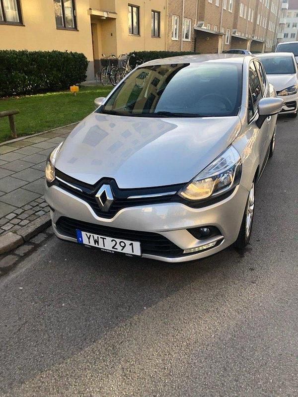Silver Begagnad 2019 Renault Clio IV Zen Halvkombi | 95 000 kr (Marknadspris) - Bild 1/4
