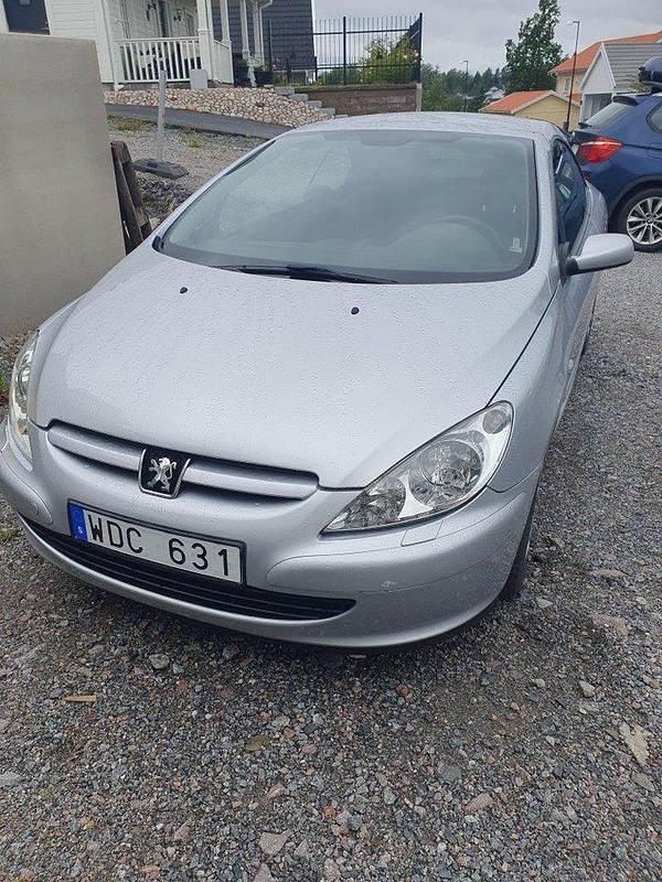 Grå Begagnad 2005 Peugeot 307 CC Cab | 26 500 kr (Marknadspris) - Bild 1/4