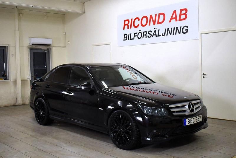 Svart Begagnad 2009 Mercedes C200 AMG Sedan | 99 900 kr (Lite dyr) - Bild 1/4