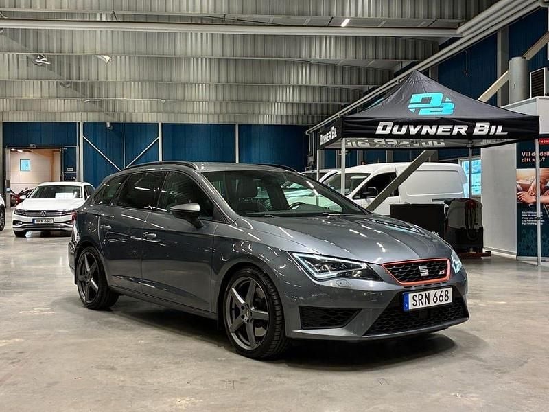 Mörkgrå (grå) Begagnad 2016 Cupra Leon Kombi | 159 900 kr (Bra pris) - Bild 1/4