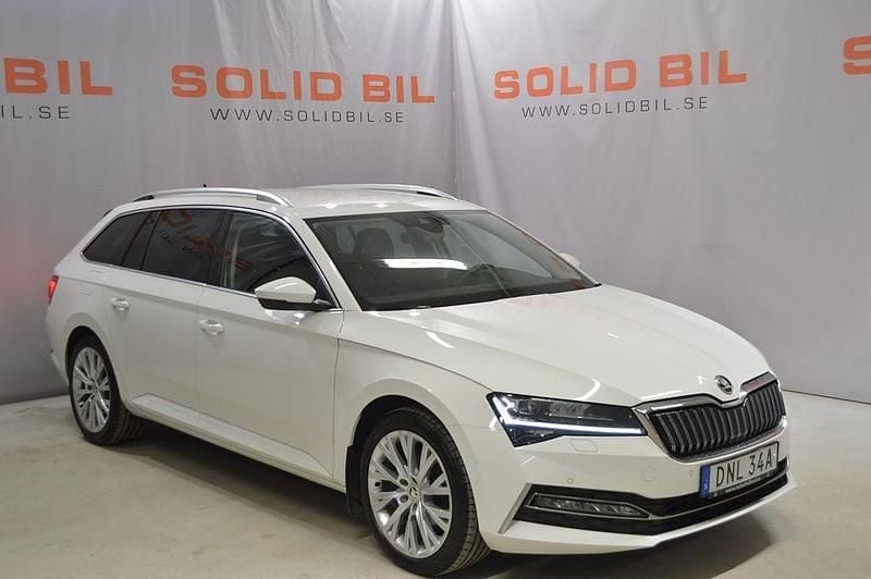 Begagnad Skoda Superb Business Line 218 HK (160 kW) 2021 Vit Kombi