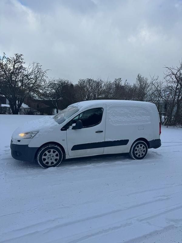 Begagnad 2010 Peugeot Partner Minibuss | 37 700 kr (Marknadspris) - Bild 1/4
