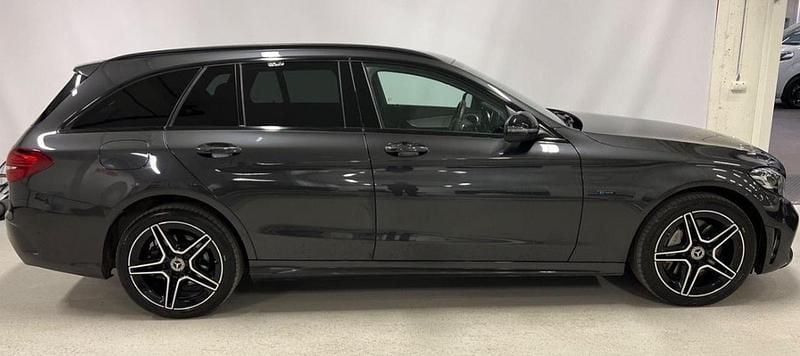 Grå Begagnad 2021 Mercedes C300e AMG line Kombi | 339 000 kr (Bra pris) - Bild 1/4