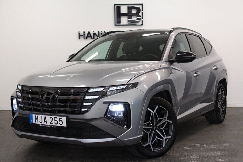 Grå Begagnad 2023 Hyundai Tucson Advanced SUV | 364 900 kr (Marknadspris) - Bild 1/4