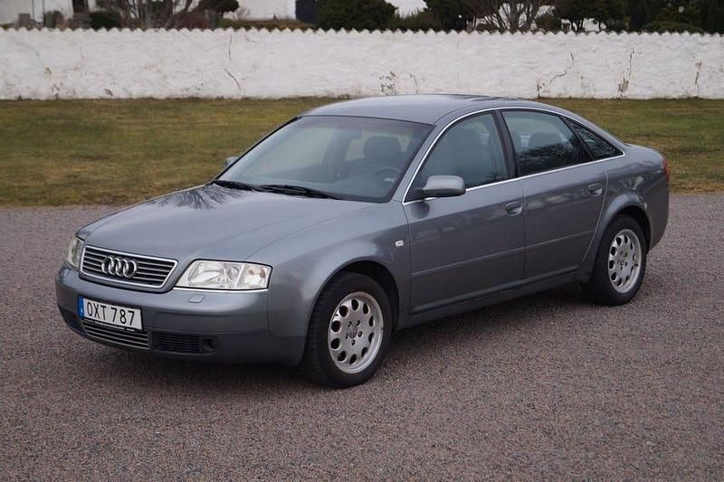Grå Begagnad 1999 Audi A6 Sedan | 44 900 kr - Bild 1/4