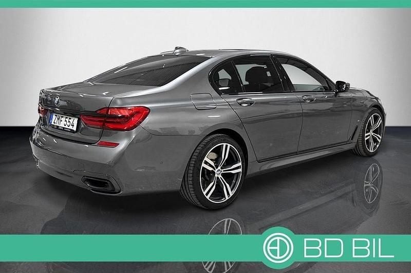 Begagnad BMW 740 M Sport 326 HK (239 kW) 2016 Magellan grå metallic Sedan