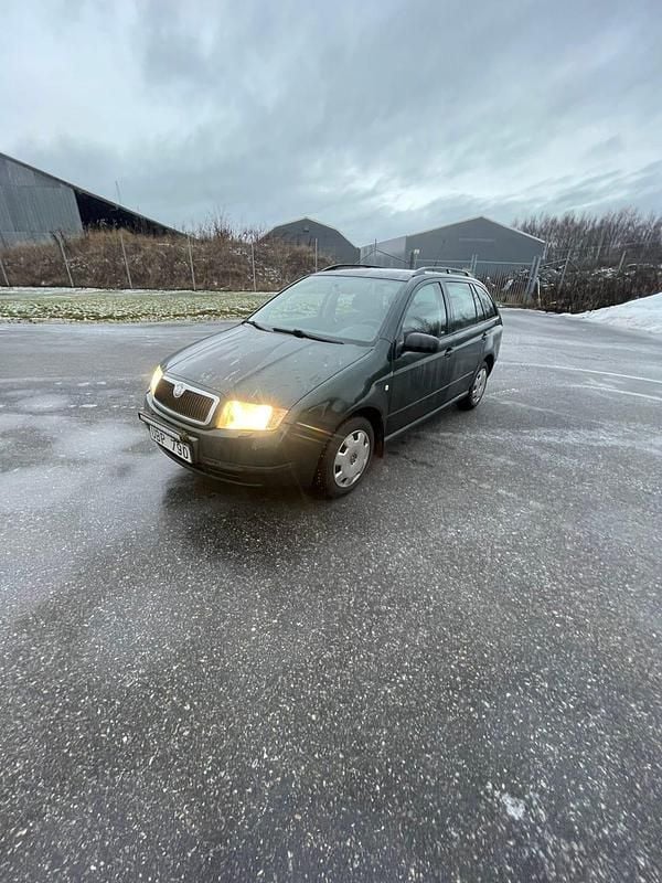 Begagnad 2003 Skoda Fabia Kombi | 14 000 kr (Marknadspris) - Bild 1/4