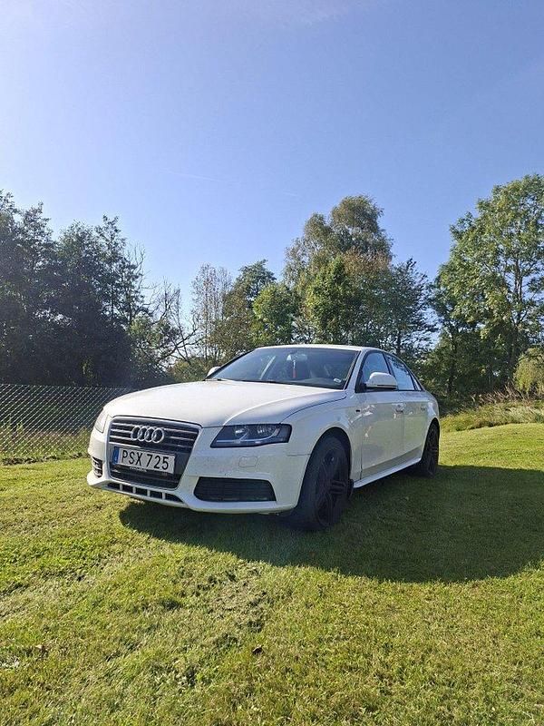 Vit Begagnad 2009 Audi A4 Sedan | 45 000 kr (Marknadspris) - Bild 1/4