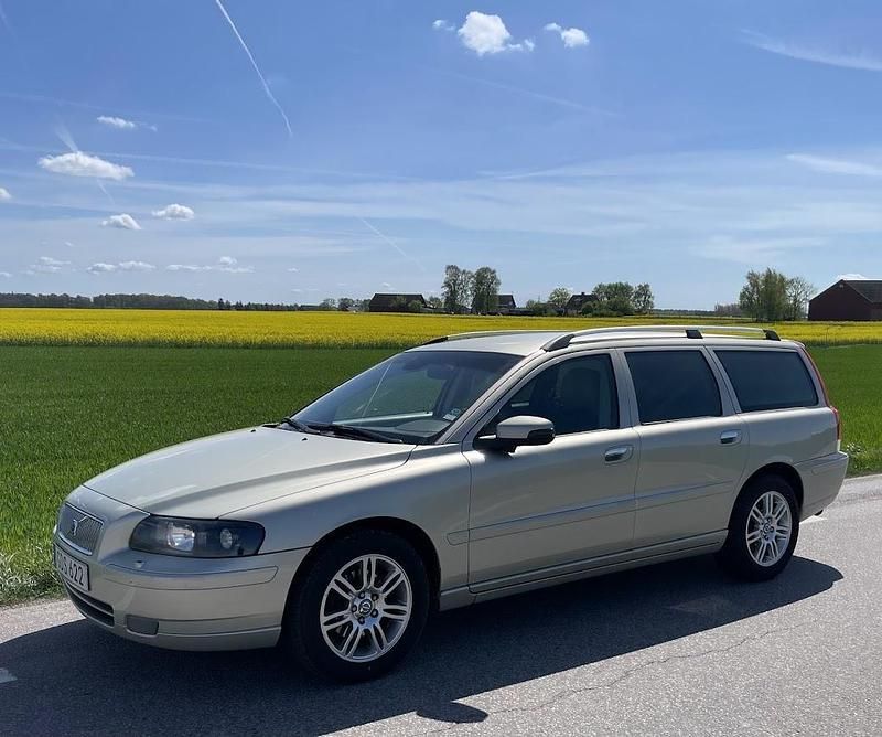 Brun Begagnad 2007 Volvo V70 Momentum Kombi | 59 000 kr (Dyr) - Bild 1/4