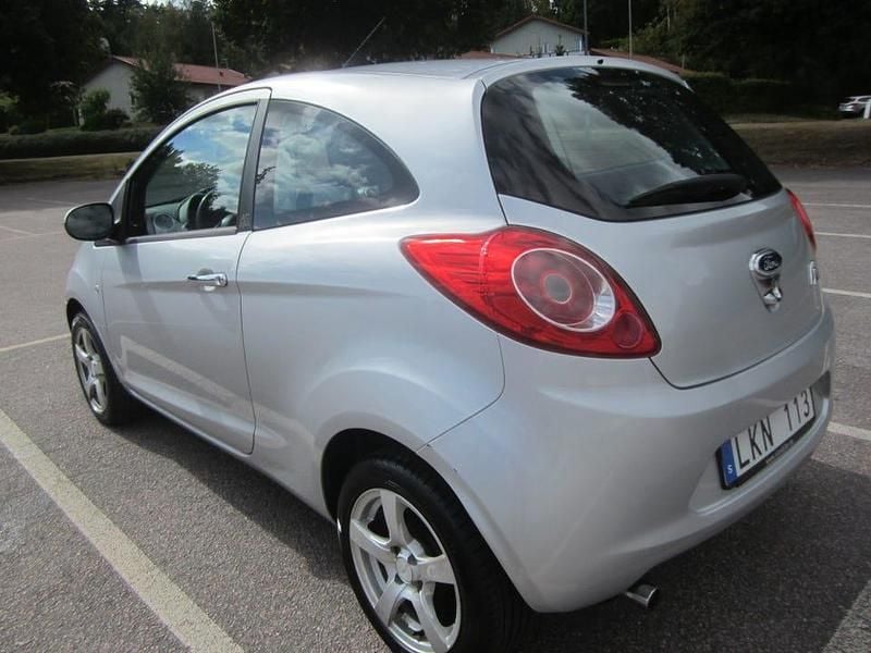 Begagnad Ford Ka Titanium 69 HK (50 kW) 2010 Cloud silver Halvkombi