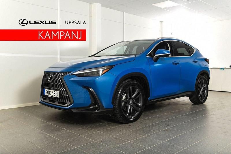 Blå Begagnad 2024 Lexus NX450h+ Executive Line SUV | 614 900 kr (Marknadspris) - Bild 1/4